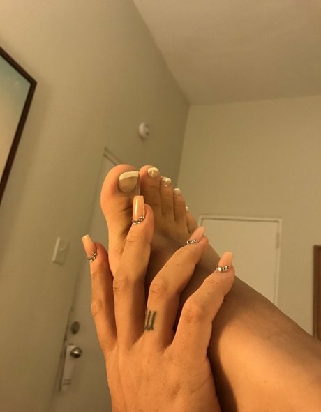 Naomij model naked photo