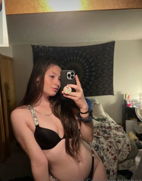 Dezbez420 pornstar top picture