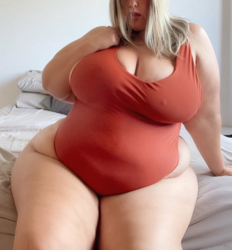 Miss HoneyPotts hot star images