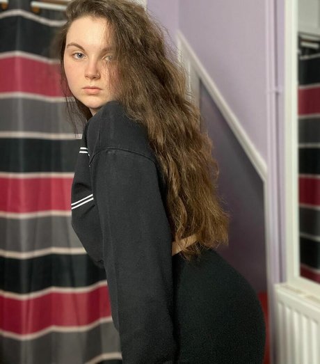 bustybritishbrunette nude model galleries