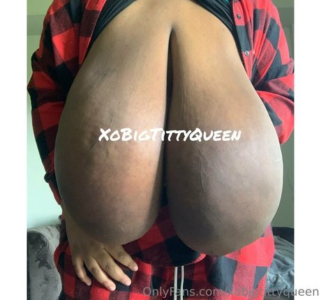 XoBigTittyQueen model hot image