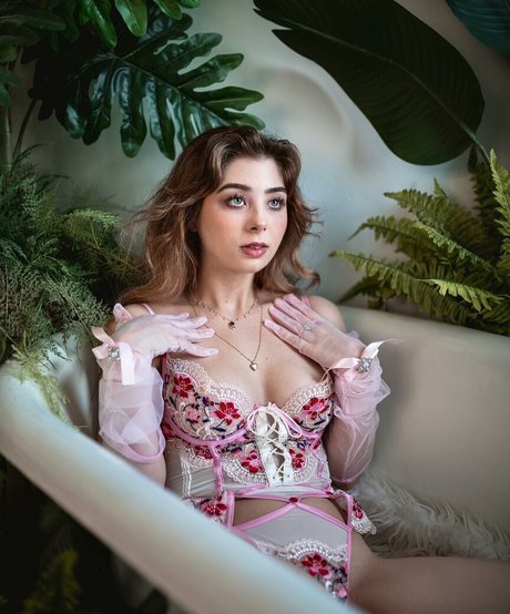 Nova Night star naked pictures