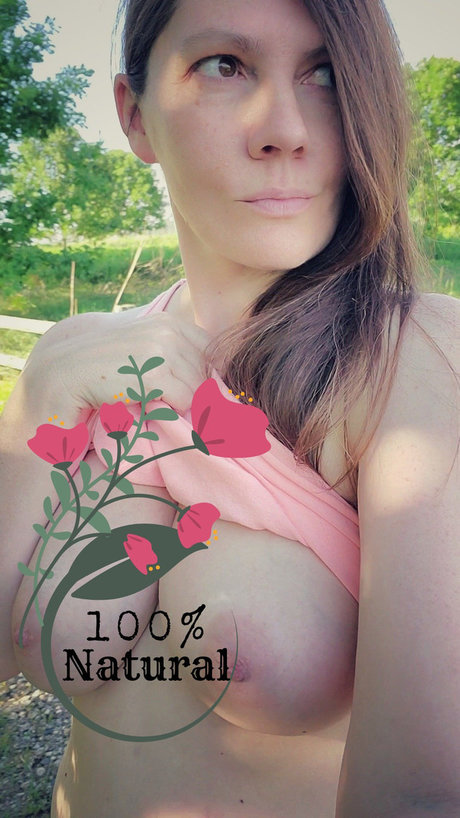 Caterina Mia exclusive star photos