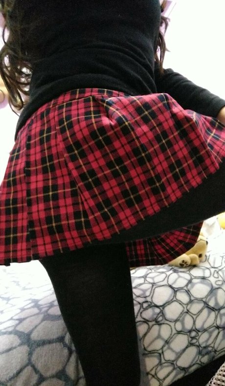 Yuwummie erotic model img