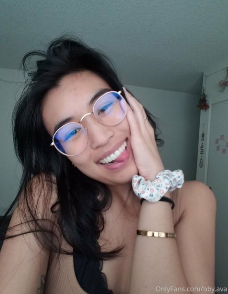 Ava Tran model high quality images