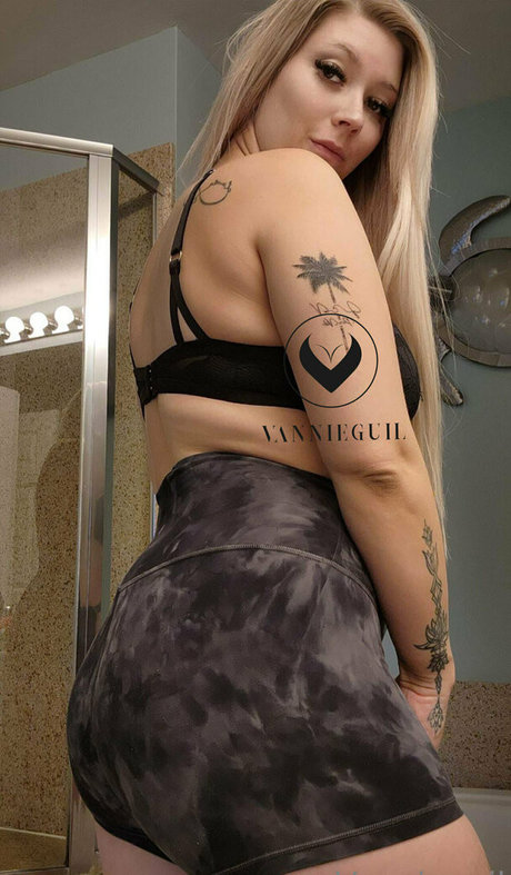 Vannieguil nudes model photos
