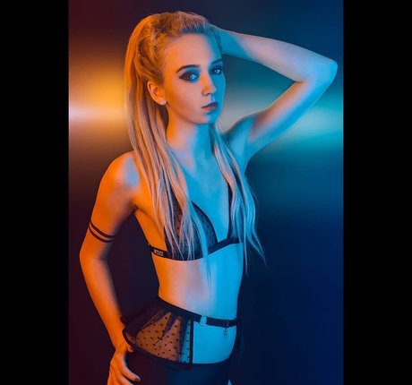 WhiteFox nude model images