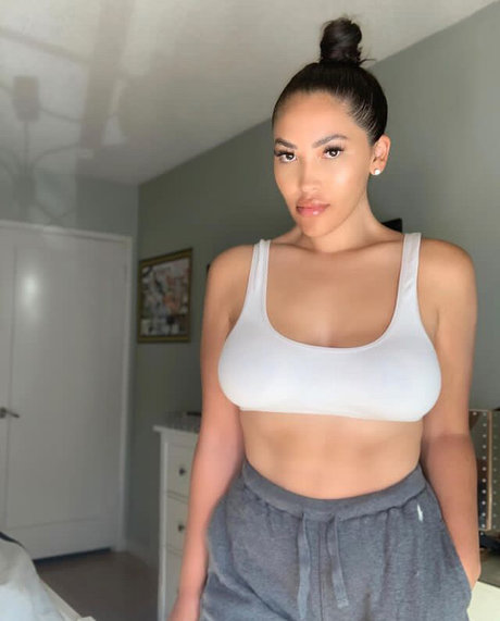 Kaitlyn OConor xxx model img