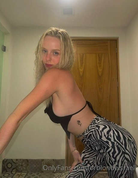 Onlytwinz model high quality image