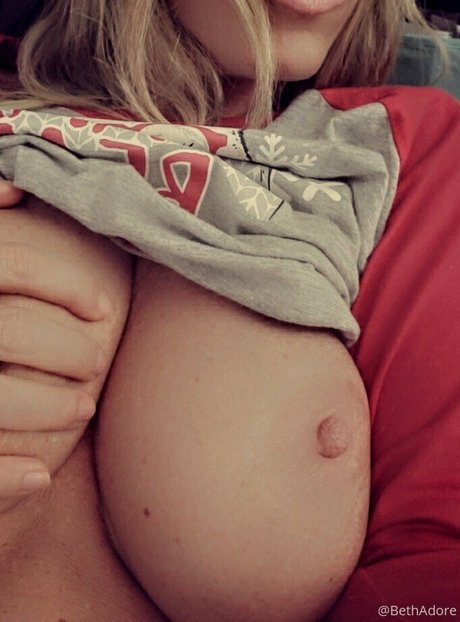 BethAdore star nude pictures