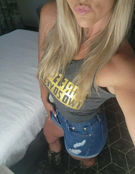 BethAdore model naked archive