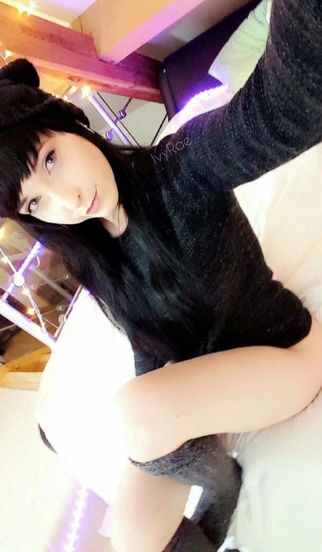 IvyLaura xxx pornstar photo