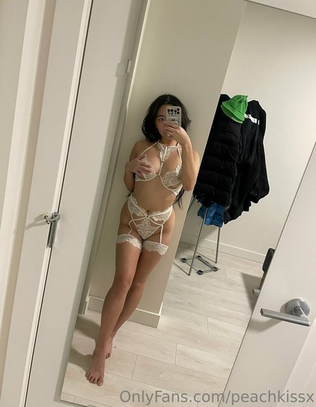 Peachkissx pornstar nude galleries