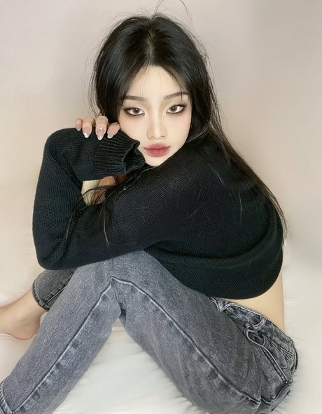 yakult hot model picture