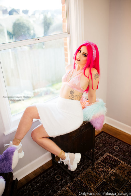 Alessa Savage model pretty images