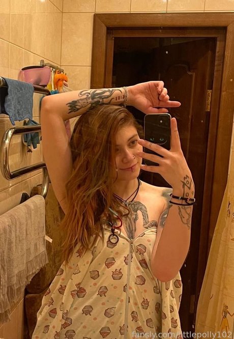 Little Polly pornstar sexy photos