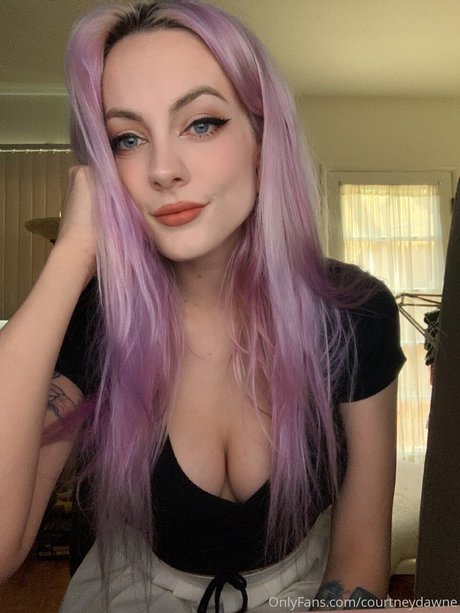 Courtney Dawne hot actress picture