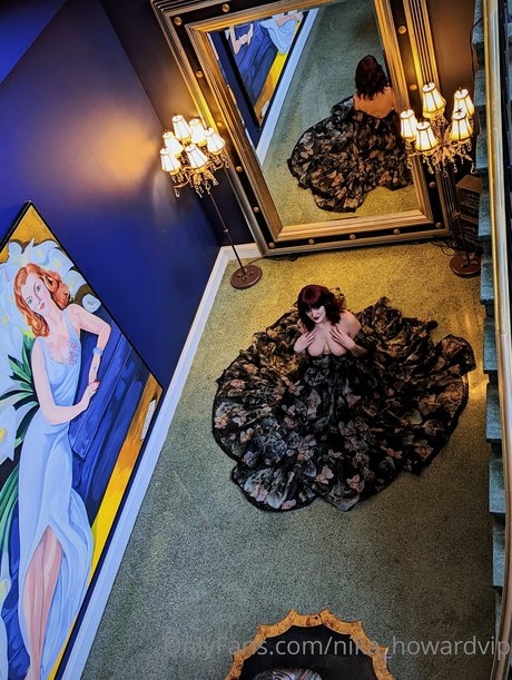 Nika Howard model top photos