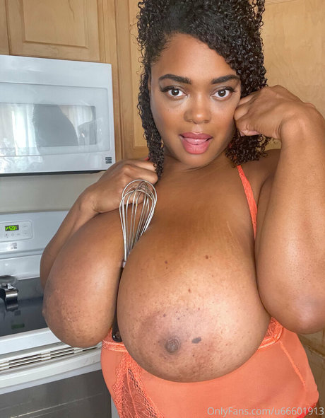 Nikky Dunes adult actress pictures