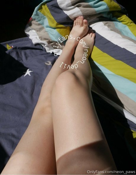 neon paws model naked image