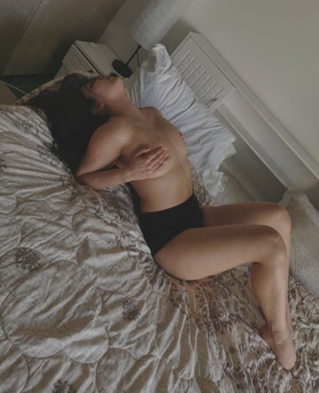 Zeeba Kalan free model pic