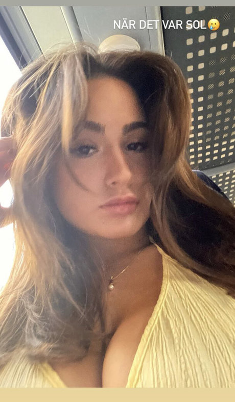 Sara B porn actress photo