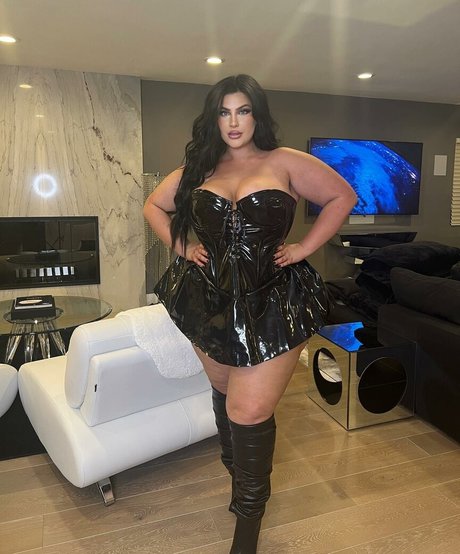 brookebarrows naked model image