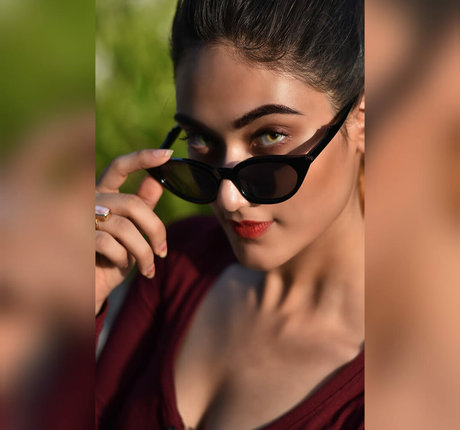 Nidhi Maheshwari model high quality pics