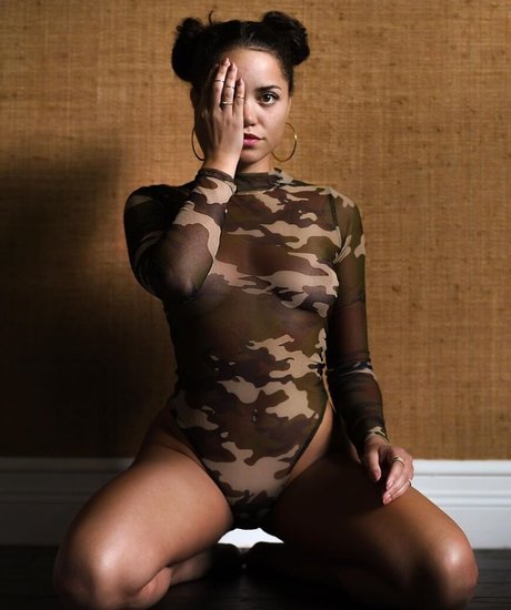 Nayitavp pornographic model image