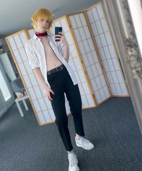 lilhyper pretty model pics