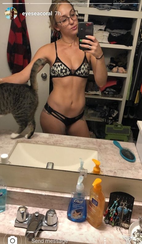 eyeseacoral exclusive model image