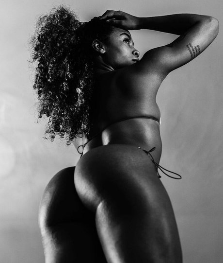 Luiza Vilela star erotic photo