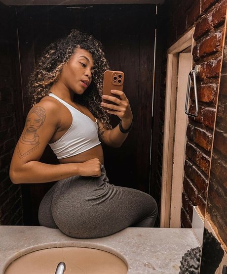 Luiza Vilela sex pornstar img