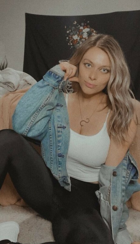 Sarah Civilian best model img