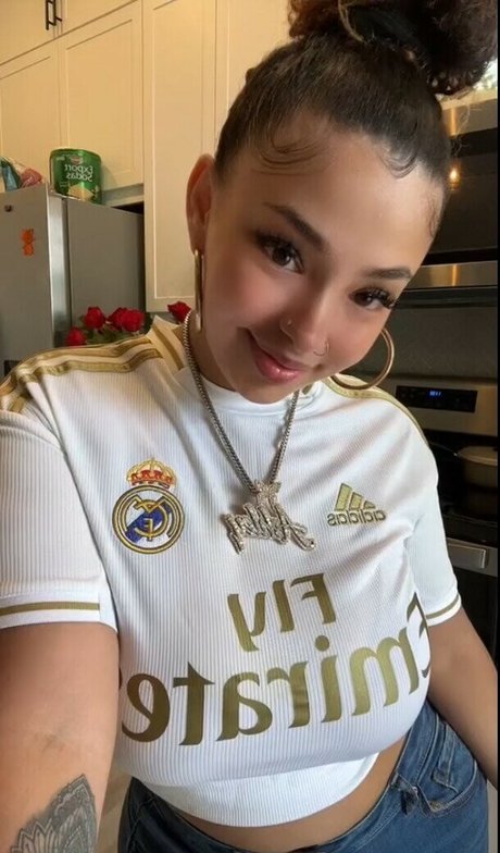 itsashleymedina hot star pic