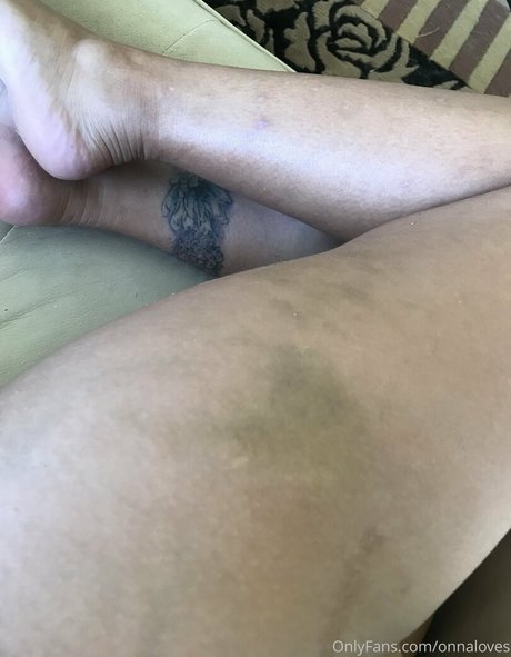 onnaloves xxx actress image