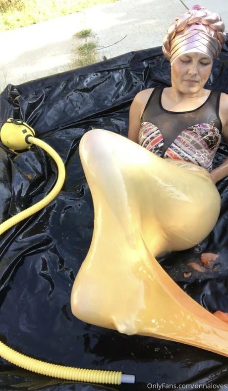 onnaloves porn star photo