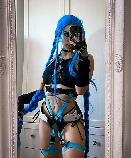 Paoputess model top picture