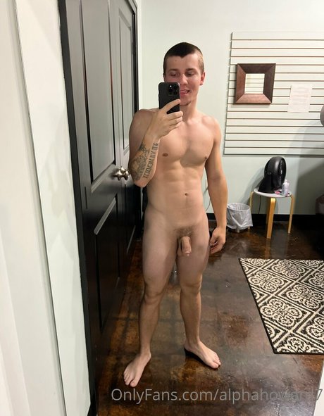 alphahoward7 nudes star pics