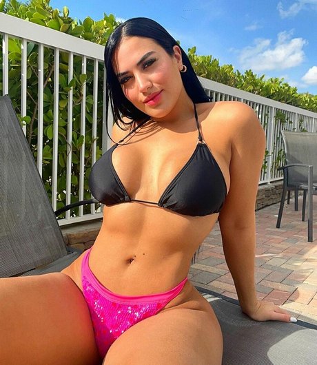 Melany Fernandez erotic model photo