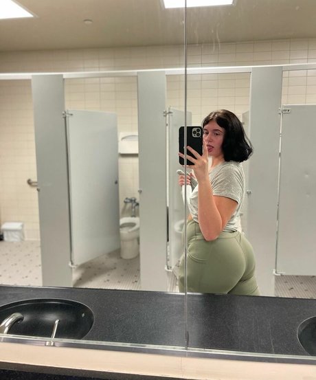 Sierraaa03 nudes model img