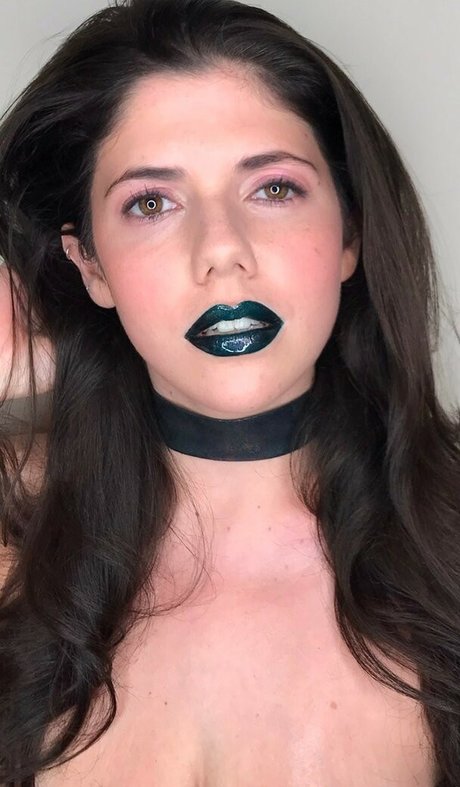 Emily H Barry Quick model image