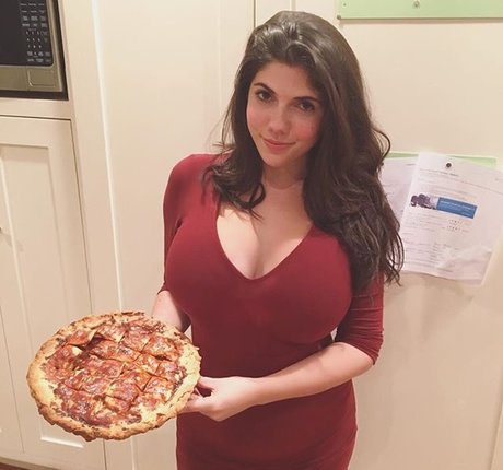 Emily H Barry pretty actress image