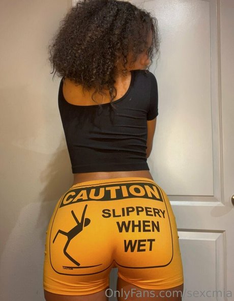 miavault nice actress pics