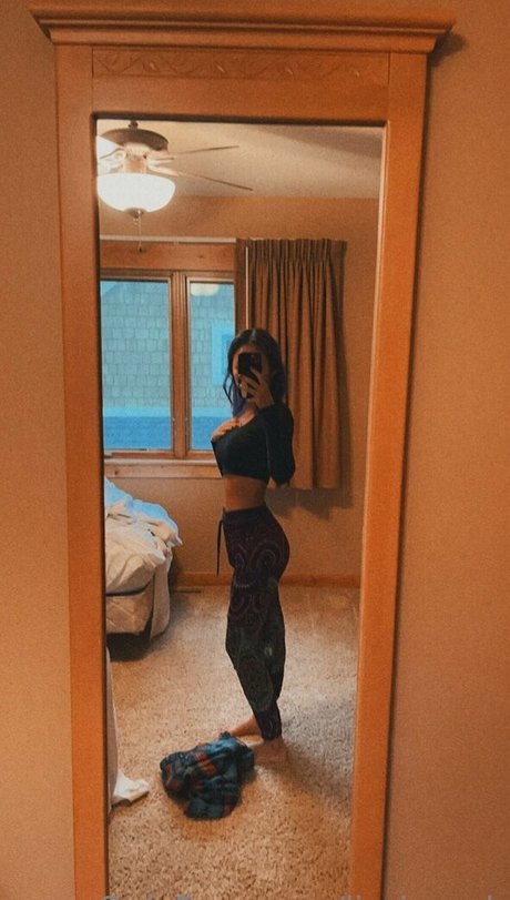 lizziepark pornographic model pic