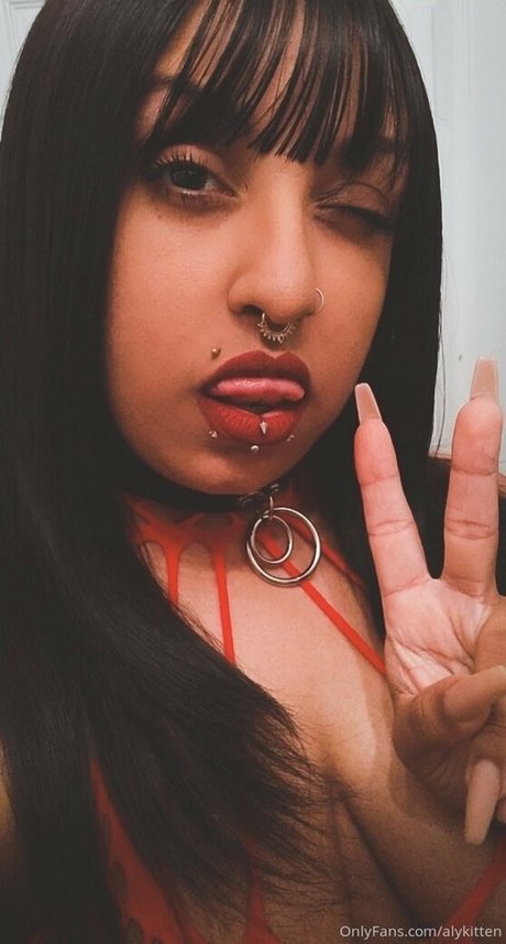 raeraejiggles free pornstar images