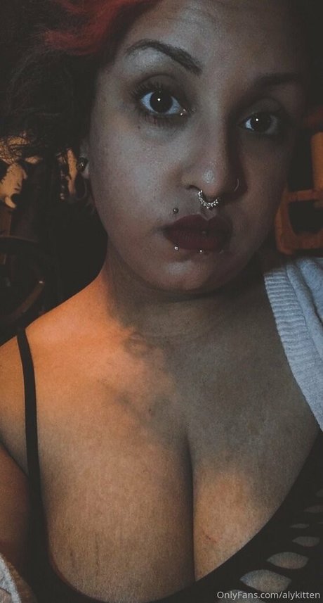 raeraejiggles nudes actress gallery