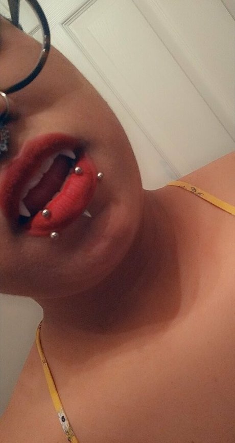 raeraejiggles nude model photos