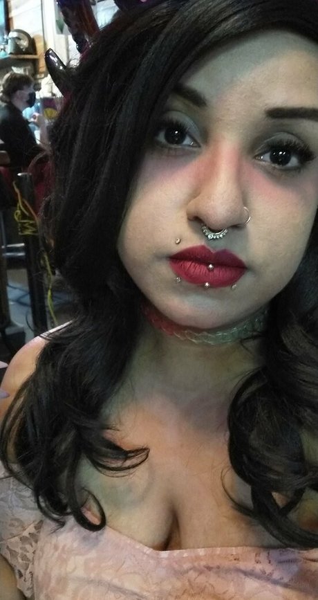 raeraejiggles hot star gallery