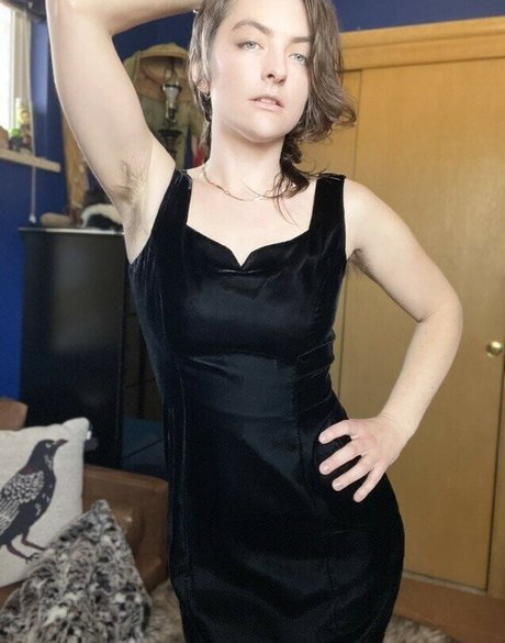 StregaHannah model hot img